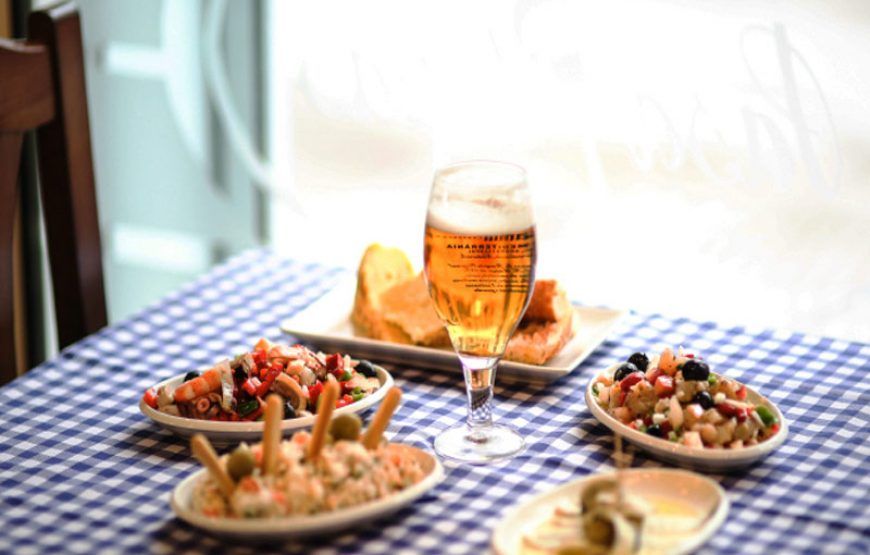 Dinner and private show of male or female stripper in Barcelona (Spain)