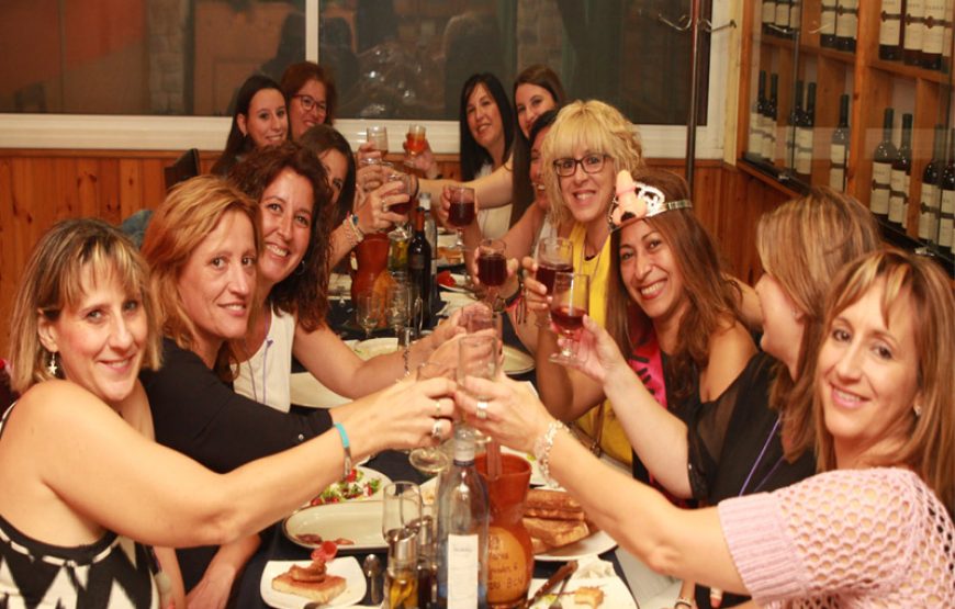 Pack Despedida en Barcelona | Fiesta en barco + Cena y Espectáculo