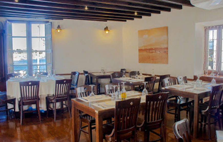 Stag & Hen Do Plan in Ibiza – Private Catamaran tour and Dinner with Show