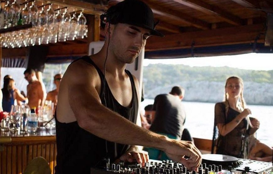 Pack de Despedida Original Mallorca – Barco + Cena de calidad con espectáculo