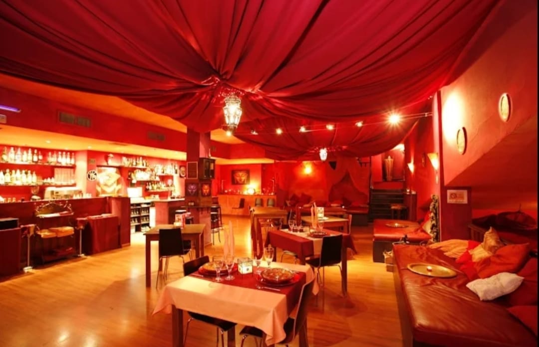 Cocktail and Private Show