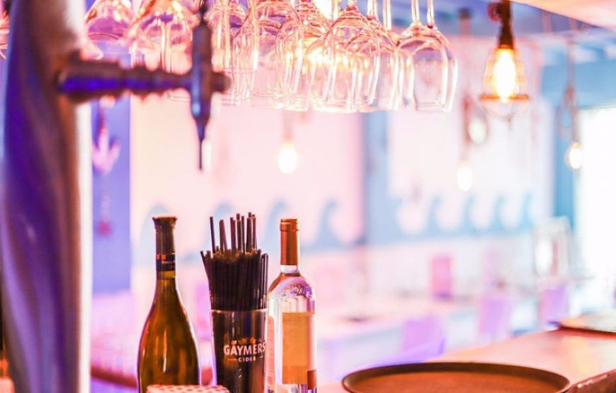 Premium Seafood Dinner and Drag Queen Show in Palma de Mallorca