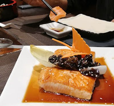 Dîner de qualité et Spectacle privé de stripteaseur ou stripteaseuse pour votre groupe uniquement