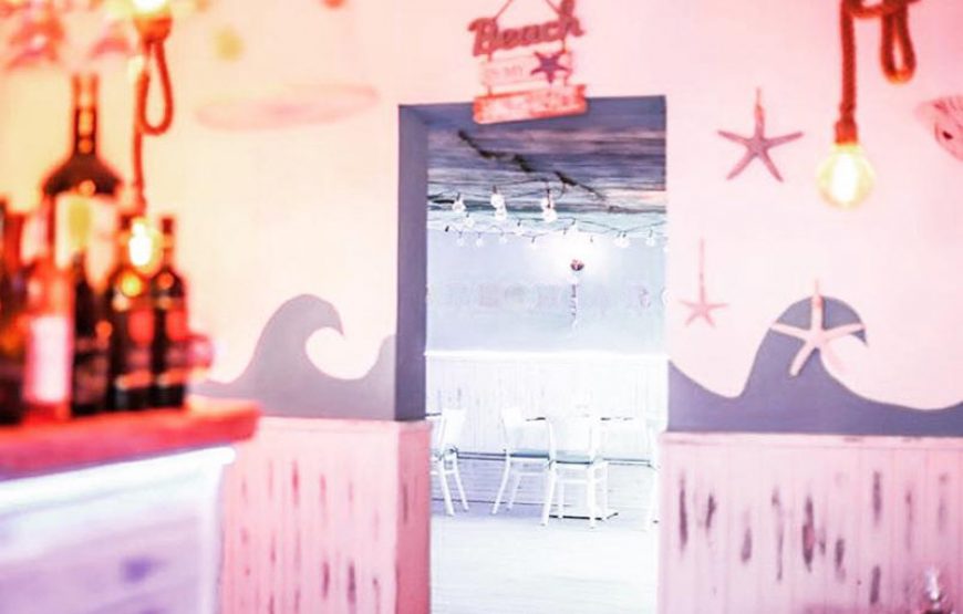 Premium Seafood Dinner and Drag Queen Show in Palma de Mallorca