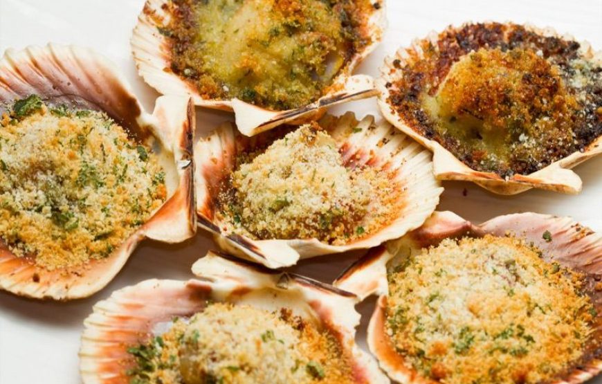 Premium Seafood Dinner and Drag Queen Show in Palma de Mallorca