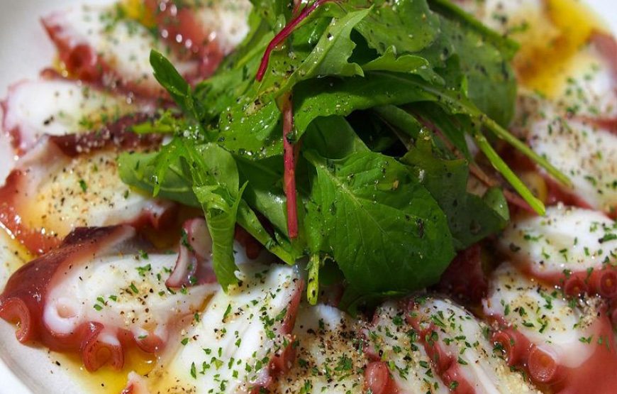 Premium Seafood Dinner and Drag Queen Show in Palma de Mallorca