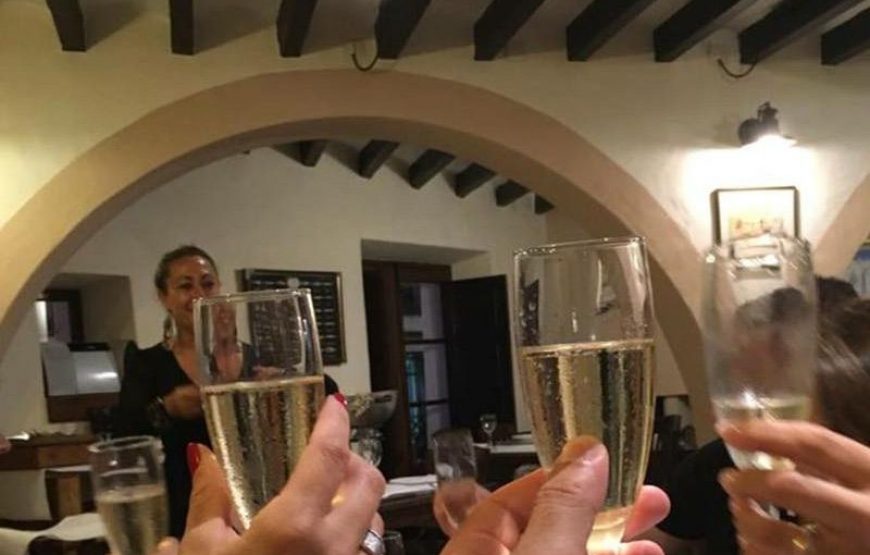 Dîner Premium Ibizan Cuisine et spectacle privé de stripteaseur à Port de Ibiza