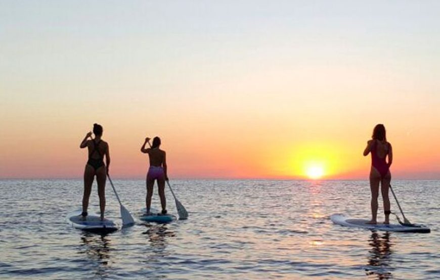 Excursión privada en Catamarán con atardecer incluido por el suroeste de Ibiza