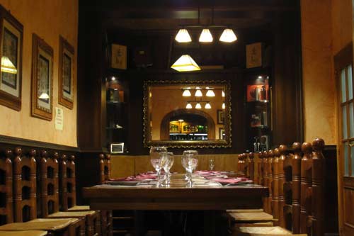 Dîner et spectacle privé de strip-teaseuse homme ou femme uniquement pour le groupe