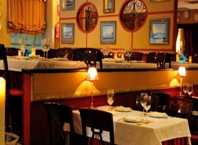 Dinner and private show of male or female stripper in Seville (Spain)