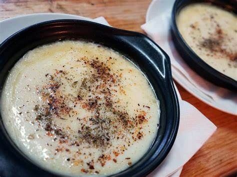 Dinner with a private stripper or boys show in Platja d'en Bossa. Schedule to be determined.