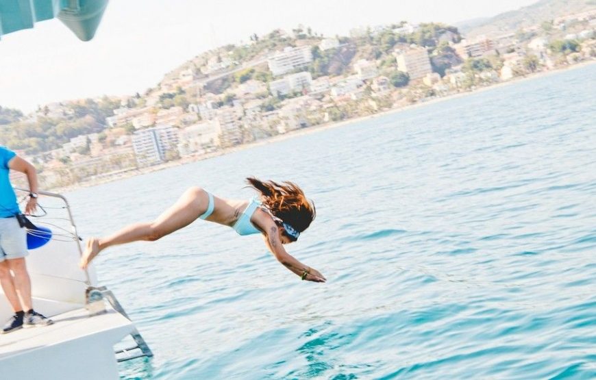 Excursión en Catamarán por la costa de Málaga con comida incluida