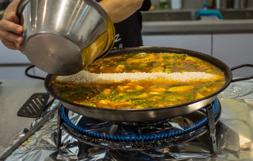 Clase de Cocina Española en el Mercado de Triana con Visita al Mercado y Paella