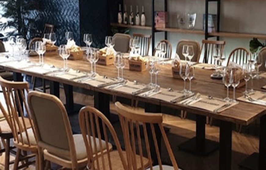 Cena con Espectáculo Privado de Stripper en Sevilla para Despedidas y Fiestas de Grupo